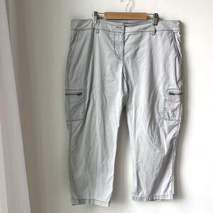 Eileen Fisher Cropped Cargo Capri Pants in Light Grey Zip Pockets Casual Size L